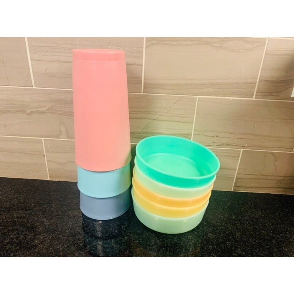 Vintage Tupperware bowls and cups kids